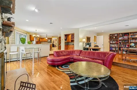 707 Horseshoe Trail Franklin Lakes NJ 07417