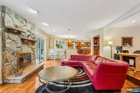 707 Horseshoe Trail Franklin Lakes NJ 07417