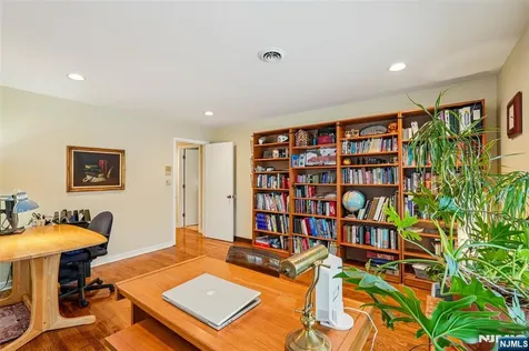 707 Horseshoe Trail Franklin Lakes NJ 07417
