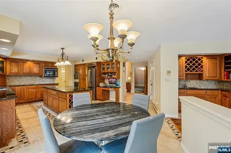 707 Horseshoe Trail Franklin Lakes NJ 07417