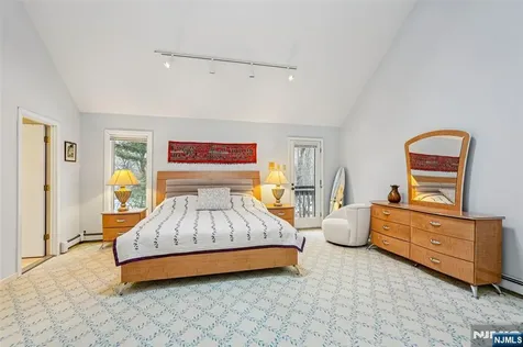 707 Horseshoe Trail Franklin Lakes NJ 07417