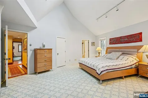 707 Horseshoe Trail Franklin Lakes NJ 07417