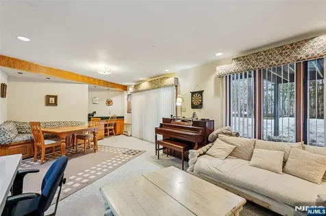 707 Horseshoe Trail Franklin Lakes NJ 07417