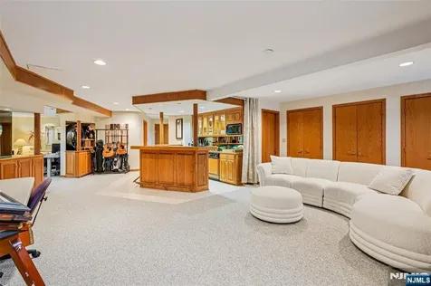 707 Horseshoe Trail Franklin Lakes NJ 07417