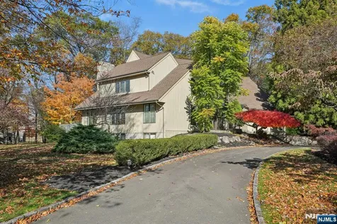 707 Horseshoe Trail Franklin Lakes NJ 07417