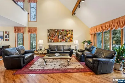 707 Horseshoe Trail Franklin Lakes NJ 07417