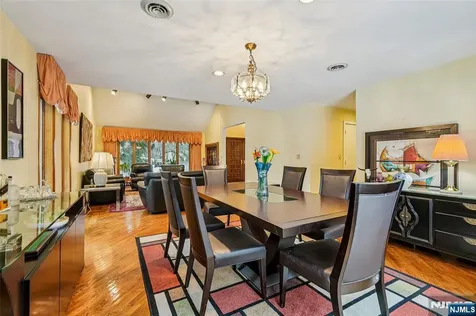 707 Horseshoe Trail Franklin Lakes NJ 07417