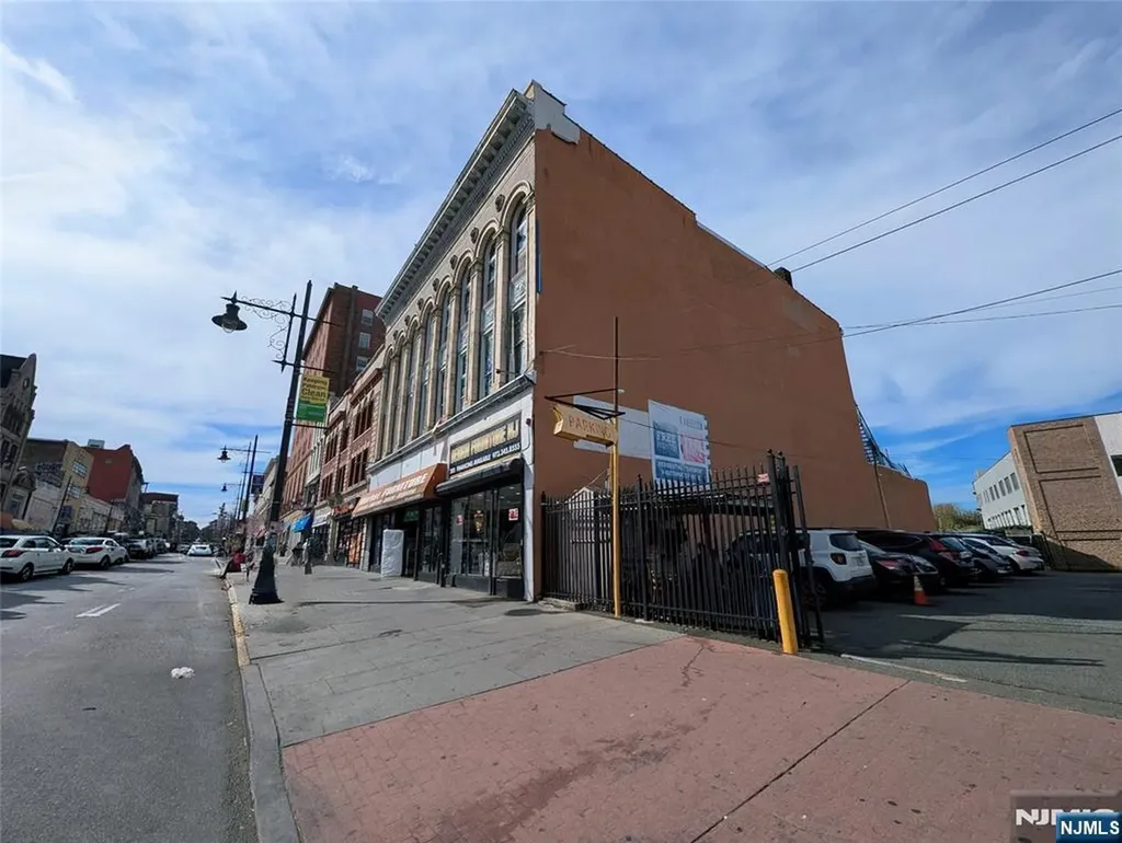 207 Market Street Paterson NJ 07505