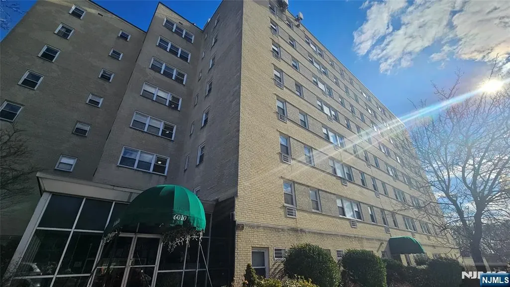 6010 E Boulevard East West New York NJ 07093