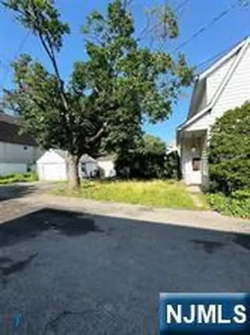 44 Hickory Avenue Bergenfield NJ 07621