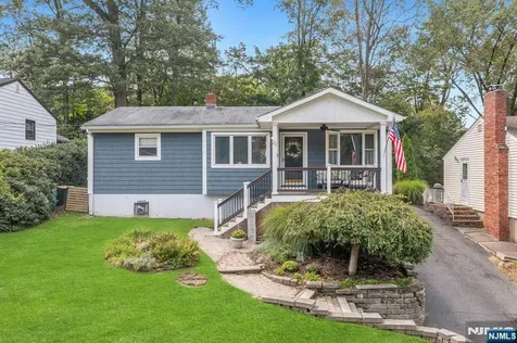 22 Bannehr Street Oakland NJ 07436