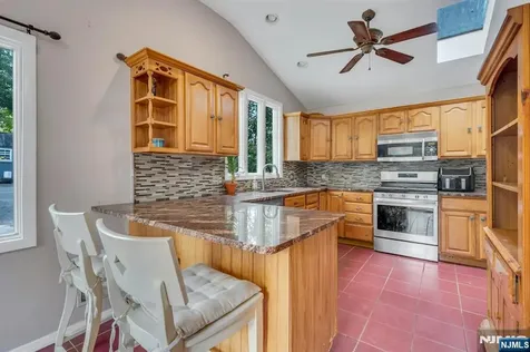 22 Bannehr Street Oakland NJ 07436