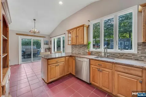 22 Bannehr Street Oakland NJ 07436