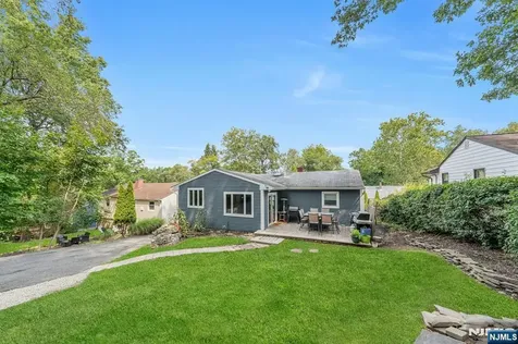 22 Bannehr Street Oakland NJ 07436