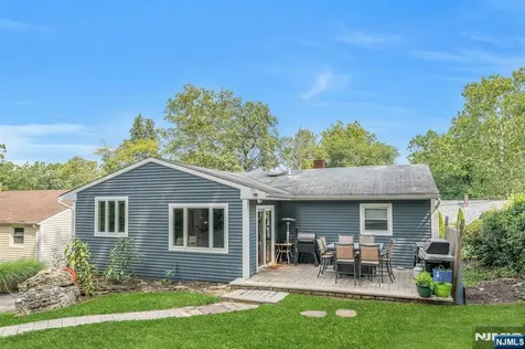 22 Bannehr Street Oakland NJ 07436
