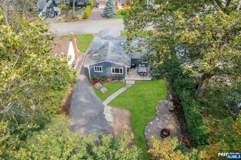 22 Bannehr Street Oakland NJ 07436