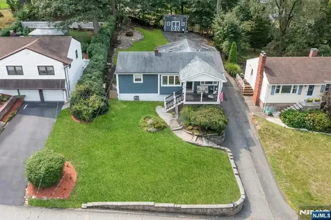 22 Bannehr Street Oakland NJ 07436