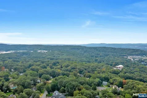 22 Bannehr Street Oakland NJ 07436