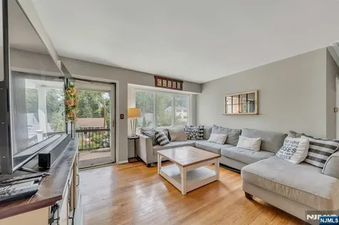 22 Bannehr Street Oakland NJ 07436