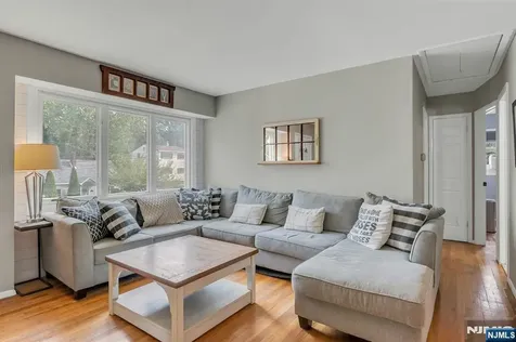 22 Bannehr Street Oakland NJ 07436