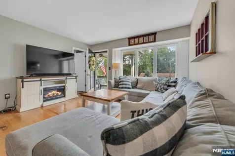 22 Bannehr Street Oakland NJ 07436