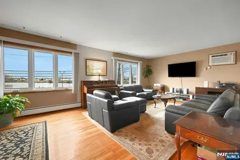 68 Bergen Turnpike Ridgefield Park NJ 07660