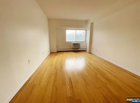 333 Grand Avenue Palisades Park NJ 07650