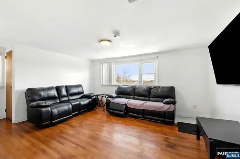 86 Katz Avenue Paterson NJ 07502