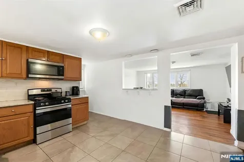 86 Katz Avenue Paterson NJ 07502