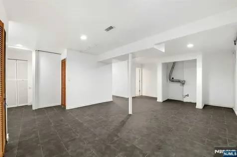 86 Katz Avenue Paterson NJ 07502