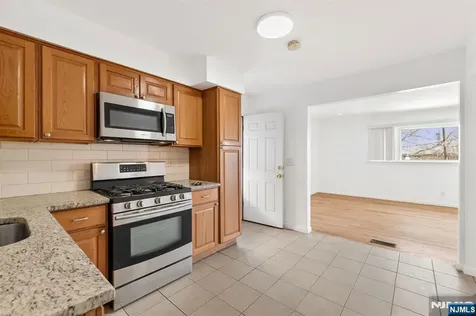 86 Katz Avenue Paterson NJ 07502