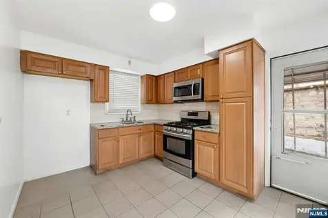 86 Katz Avenue Paterson NJ 07502