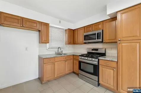 86 Katz Avenue Paterson NJ 07502