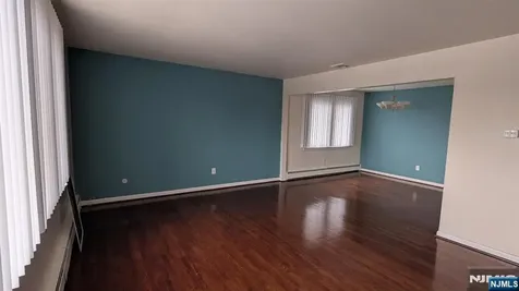 95 Stefanic Avenue Elmwood Park NJ 07407