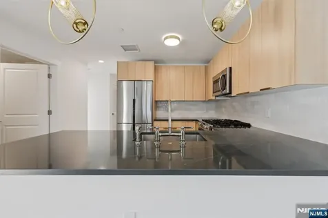348 Baldwin Avenue Jersey City NJ 07306