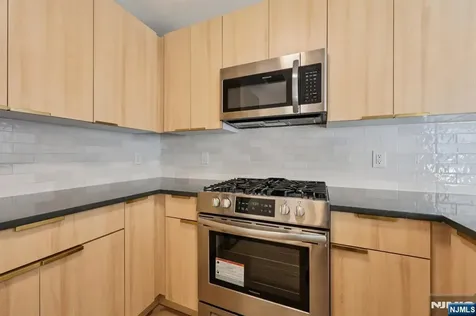 348 Baldwin Avenue Jersey City NJ 07306