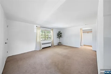 1244 Inwood Fort Lee NJ 07024