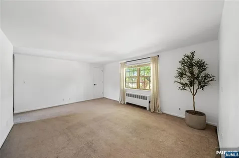 1244 Inwood Fort Lee NJ 07024