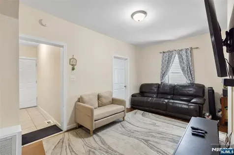 447 17th Street Newark NJ 07103