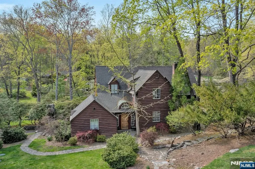 17 Hillside Avenue Upper Saddle River NJ 07458