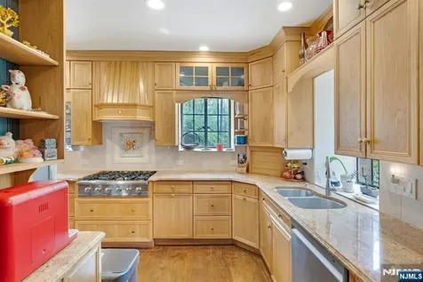 17 Hillside Avenue Upper Saddle River NJ 07458