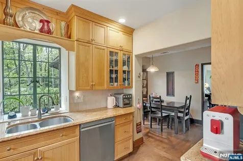 17 Hillside Avenue Upper Saddle River NJ 07458
