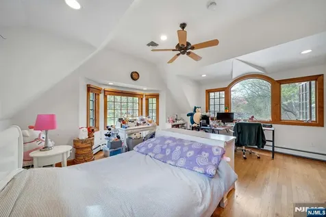 17 Hillside Avenue Upper Saddle River NJ 07458