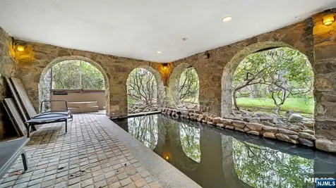 17 Hillside Avenue Upper Saddle River NJ 07458
