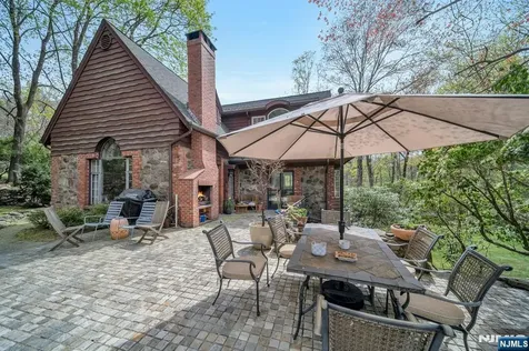 17 Hillside Avenue Upper Saddle River NJ 07458