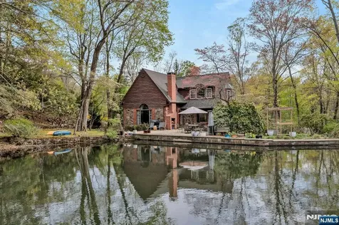 17 Hillside Avenue Upper Saddle River NJ 07458