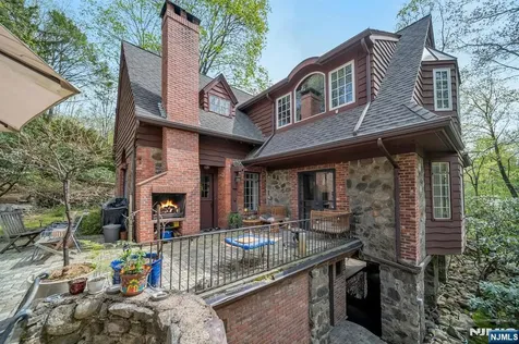 17 Hillside Avenue Upper Saddle River NJ 07458