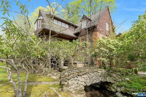 17 Hillside Avenue Upper Saddle River NJ 07458