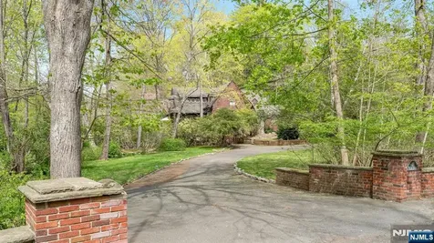 17 Hillside Avenue Upper Saddle River NJ 07458