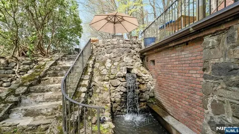 17 Hillside Avenue Upper Saddle River NJ 07458